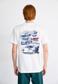 HUF GREDDY TEE - Apdrukāts T-krekls - white