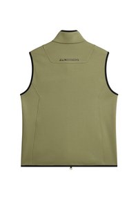 Ärmlös väst i olivgrön tyg med en slät textur. Har en hög krage, svarta detaljer och en logga på övre ryggen.