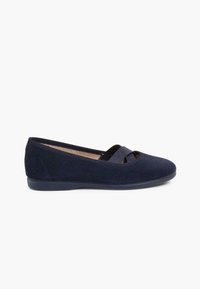 Ballet flats en suède bleu marine avec un bout arrondi, une sangle en satin sur le devant et une semelle en caoutchouc plate. Texture lisse sans motifs notables.