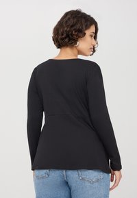 Terranova CON SCOLLO QUADRATO - Maglietta a manica lunga - nero