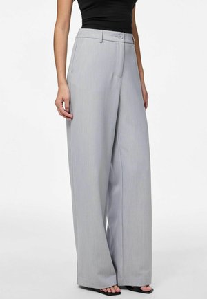 Pantaloni larghi grigi con una trama liscia, dotati di chiusura con bottone, tasche laterali e una vestibilità su misura.