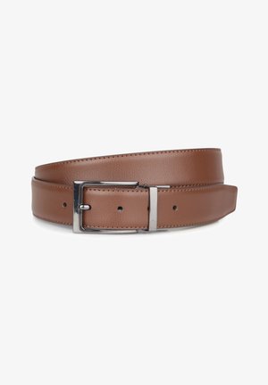 Ceinture en cuir marron avec une texture lisse, dotée d'une boucle rectangulaire en métal argenté et de coutures visibles le long des bords.