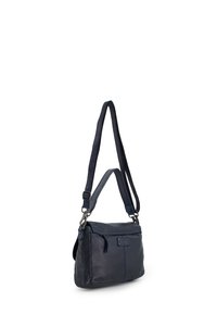 Námořnická kožená taška přes rameno s jedním nastavitelným popruhem, zipovým uzávěrem, přední kapsou a hladkým povrchem. Obdélníkový tvar.