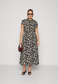 Vero Moda Curve VMNEWHALLIE LONG DRESS - Maxi šaty - black/white