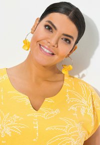 Ulla Popken PALM TREE  SLEEVE  - T-Shirt print - light mango