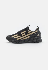 EA7 Emporio Armani - ULTIMATE KOMBAT UNISEX - Sportbačiai - triple black/gold Miniatiūros vaizdas 1