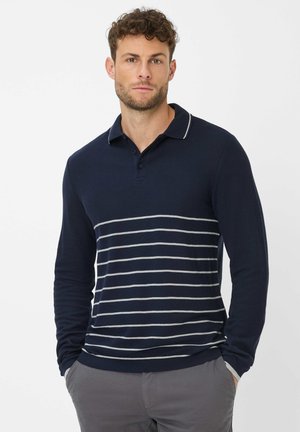 Marineblauw longsleeve polo shirt met lichtgrijze horizontale lijnen, knoopsluiting bij de kraag en geribde manchetten. Zachte stof met een gladde textuur.