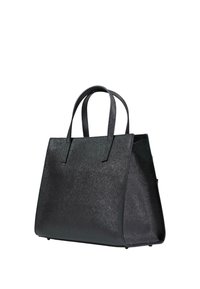 Borsa nera con design strutturato, realizzata in materiale testurizzato. Presenta due manici superiori e una base piatta, con bordi lisci.