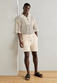 Heathe OLUROMBI SHORT SET - Poloshirts - cream