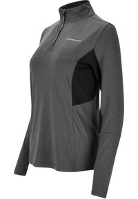 Grå langærmet pullover med halvlukket krave, sorte sidepaneler og diskret logo-detaljering, lavet af et glat, let materiale.