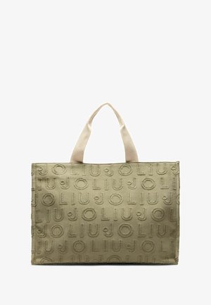 Sac fourre-tout vert olive avec un motif de logo texturé, doté de poignées en tissu crème et d'une conception rectangulaire.