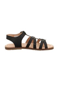 Czarna skórzana płaska sandałka z trzema paskami z przodu, paskiem wokół kostki, wyściełaną jasnobrązową wkładką i brązową gumową podeszwą.