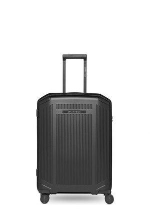 Zwarte harde koffer met verticale groeven, vier wielen en een telescopisch handvat met het label "SMARTBOX".