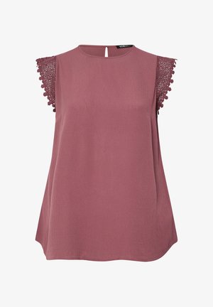 Blouse sans manches rose poussiéreux avec encolure ronde et détails en crochet de dentelle sur les épaules, coupe ample avec légère évasement à l'ourlet.