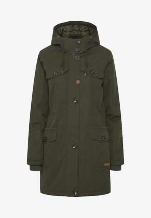 Giacca parka verde oliva realizzata in tessuto resistente; presenta un cappuccio, due tasche sul petto, due tasche laterali e chiusure a bottone.
