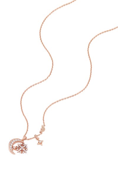 Collar de oro rosa con una cadena retorcida, que presenta un colgante de luna creciente adornado con cristales transparentes y un charm de estrella.