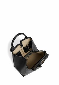 Borsa a mano in pelle nera con un design strutturato, dotata di manico superiore, interni con tasche e dettagli di cucitura in contrasto.