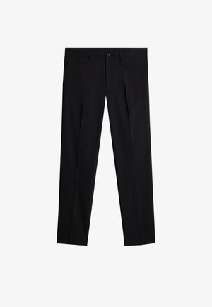 Czarne spodnie z lekkiego materiału, o prostym kroju, z plisami z przodu, dwoma bocznymi kieszeniami i zapięciem na guzik.