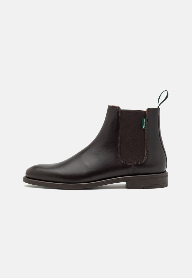 Bottines Chelsea en cuir marron avec des panneaux élastiques sur les côtés, bout arrondi et tirette. Présentent une texture lisse et élégante ainsi qu'un petit talon carré.