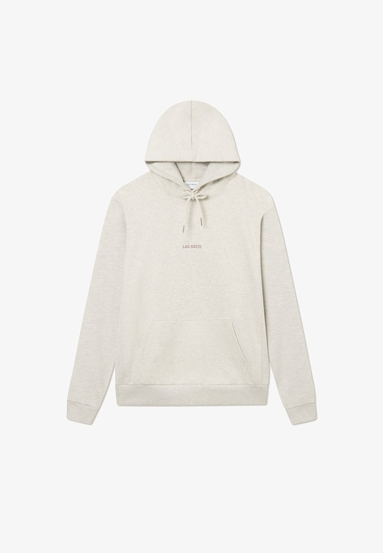 Hoodie cinza claro feito de tecido suave, apresentando um bolso canguru, capuz com cordão e um texto de logotipo simples no centro.