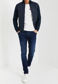 Tommy Hilfiger Camiseta estampada - white