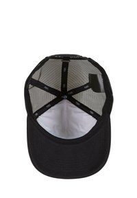 Sort cap med rund krone, med mesh-paneler og solid skygge. Innvendig har den stoffforing og justerbare stropper.