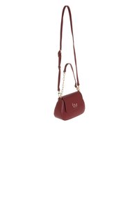 Borsa a tracolla in faux leather bordeaux con chiusura a pattina, dettagli in oro e tracolla regolabile, caratterizzata da una silhouette arrotondata.