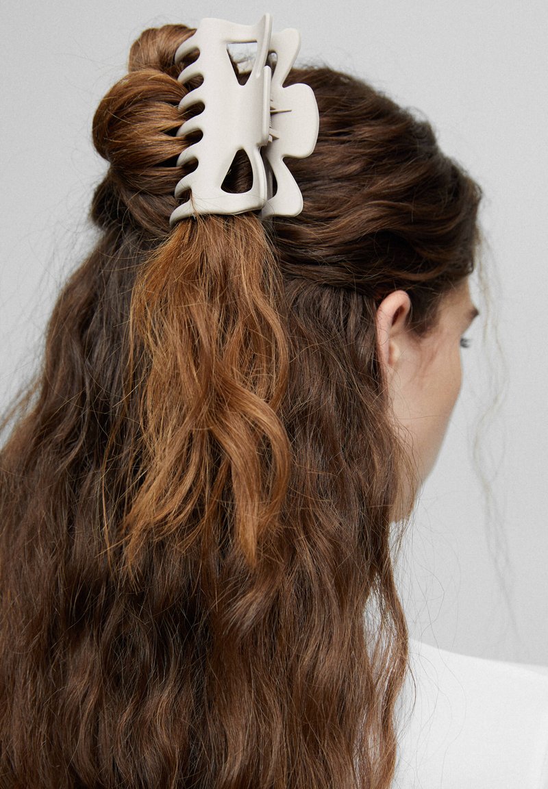 PULL&BEAR 3PACK OF MATTE HAIR CLIPS Hair styling accessory mottled