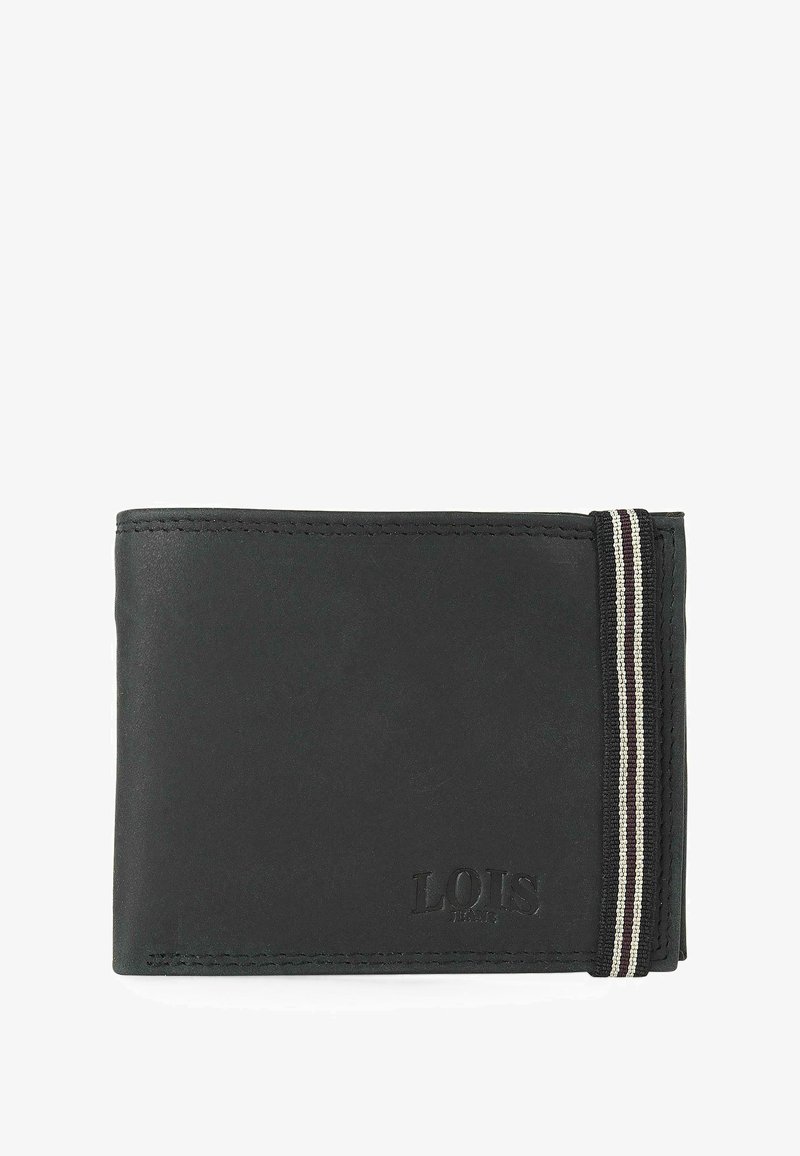 Cartera de cuero negra con acabado texturizado, que presenta una banda elástica a rayas y un logotipo grabado. Forma rectangular compacta.