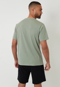 Threadbare HALLIN SET - Conjunto de pijama - sage