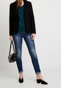 QS Triko s potiskem - teal
