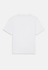 T-shirt bianca a maniche corte, collo rotondo, realizzata in morbido cotone. Design semplice, senza motivi o dettagli visibili.