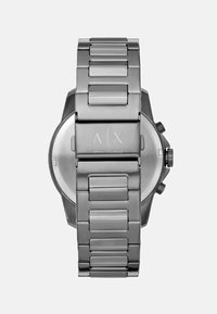 Hallituska näitä roostevabu terasest kellasid, millel on kettbrikett, sujuv ümmargune korpus ja graveeritud logo tagaküljel. Sisaldab mitmeid funktsiooninuppe.