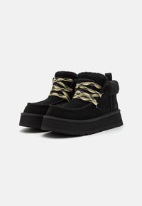 UGG FUNKARRA CABIN CUFF - Ankelboots - black