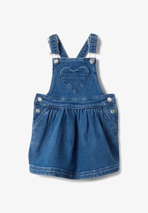 Jeans-Overallkleid in Blau, mit verstellbaren Trägern, herzförmiger Tasche und gerafftem Rock. Silberne Knöpfe betonen die Taille.