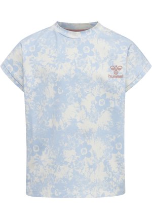 Lichtblauwe t-shirt met korte mouwen en een bloemenpatroon, met een ronde halslijn en een klein logo op de linkerkant. Gemaakt van katoen.