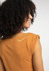 Ragwear Trikotāžas kleita - cinnamon