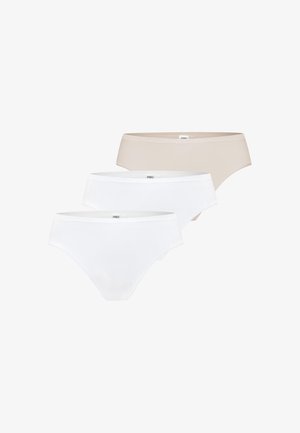 Tre kvinders bikini-underbukser i beige og hvid, arrangeret i en forskudt række på en hvid baggrund.