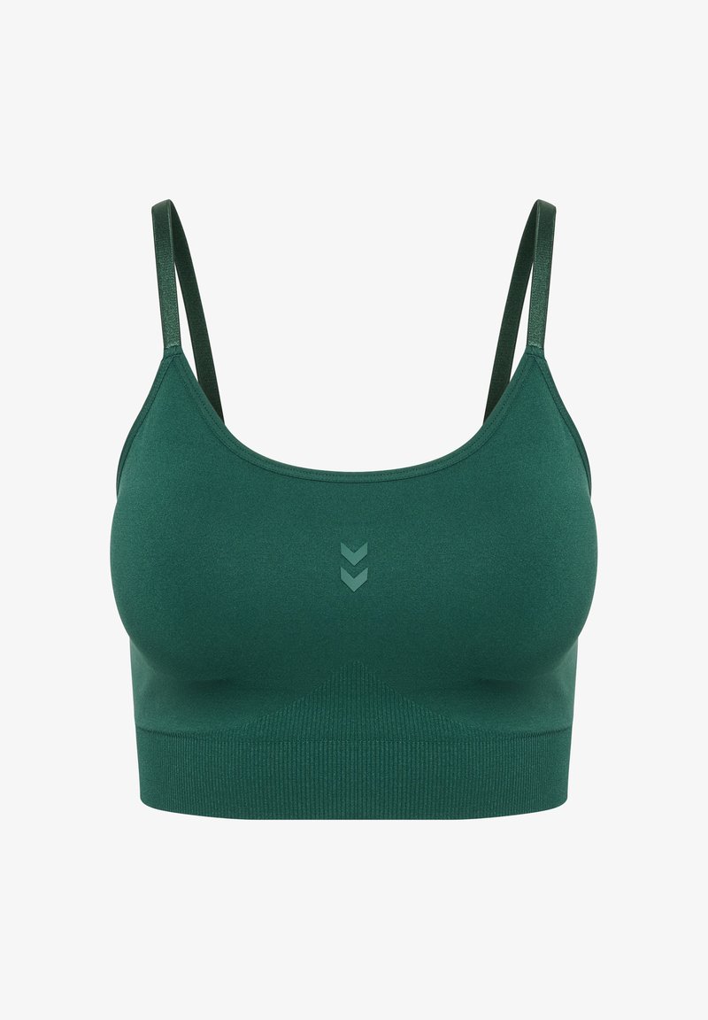 Nahtloser dunkelgrüner Sport-BH mit dünnen, verstellbaren Trägern und geripptem Unterbündchen, mit zwei kleinen Chevron-Symbolen in der Mitte der Vorderseite.