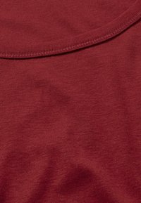 hessnatur SLIM - Langarmshirt - dunkelrot