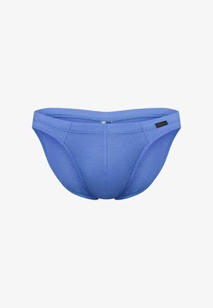 Blauwe herenslip met een gevormde voorgevormde pouch en een klein zwart merkje aan de rechterkant van de tailleband.