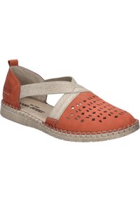 Oranger Leder-Espadrille-Schuh mit kreuzgenähtem elastischen Riemen. Verfügt über Aussparungen, beigen Nähten und eine strukturierte Sohle.
