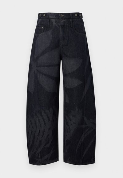 Μαύρο τζιν παντελόνι με ψηλή μέση και φαρδιά γραμμή, με διακριτικά σκούρα φύλλα και λεπτομέρειες με κουμπιά στη μέση.