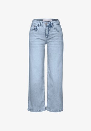 Jean large bleu clair en denim, avec une taille mi-haute, cinq poches et un bouton de fermeture. Texture lisse avec un léger dégradé.