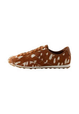 Next, Sneakers laag - brown deer print