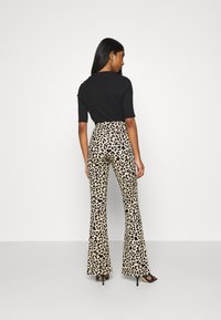Vero Moda VMKAMMA PANT - Calças - safari/black