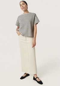 Soaked in Luxury INGO BOXY - Camiseta estampada - white and black stripe