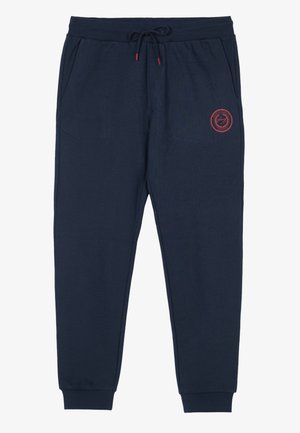 Donkerblauwe joggingbroek met elastische tailleband, trekkoord, zijzakken, geribbelde enkels en een klein rood rond logo op de rechterdij.