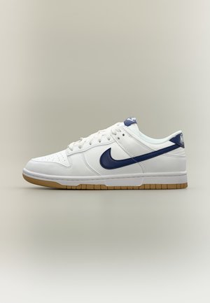 Nike Sportswear, DUNK LOW RETRO - Маратонки - white/deep royal blue/light brown