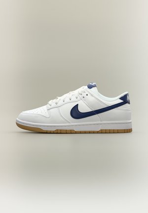 Nike Sportswear, DUNK LOW RETRO - Маратонки - white/deep royal blue/light brown